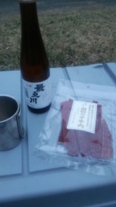 日本酒とビーフジャーキー